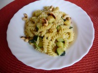 Girandole carbonara-Zucchini und Cashewkerne